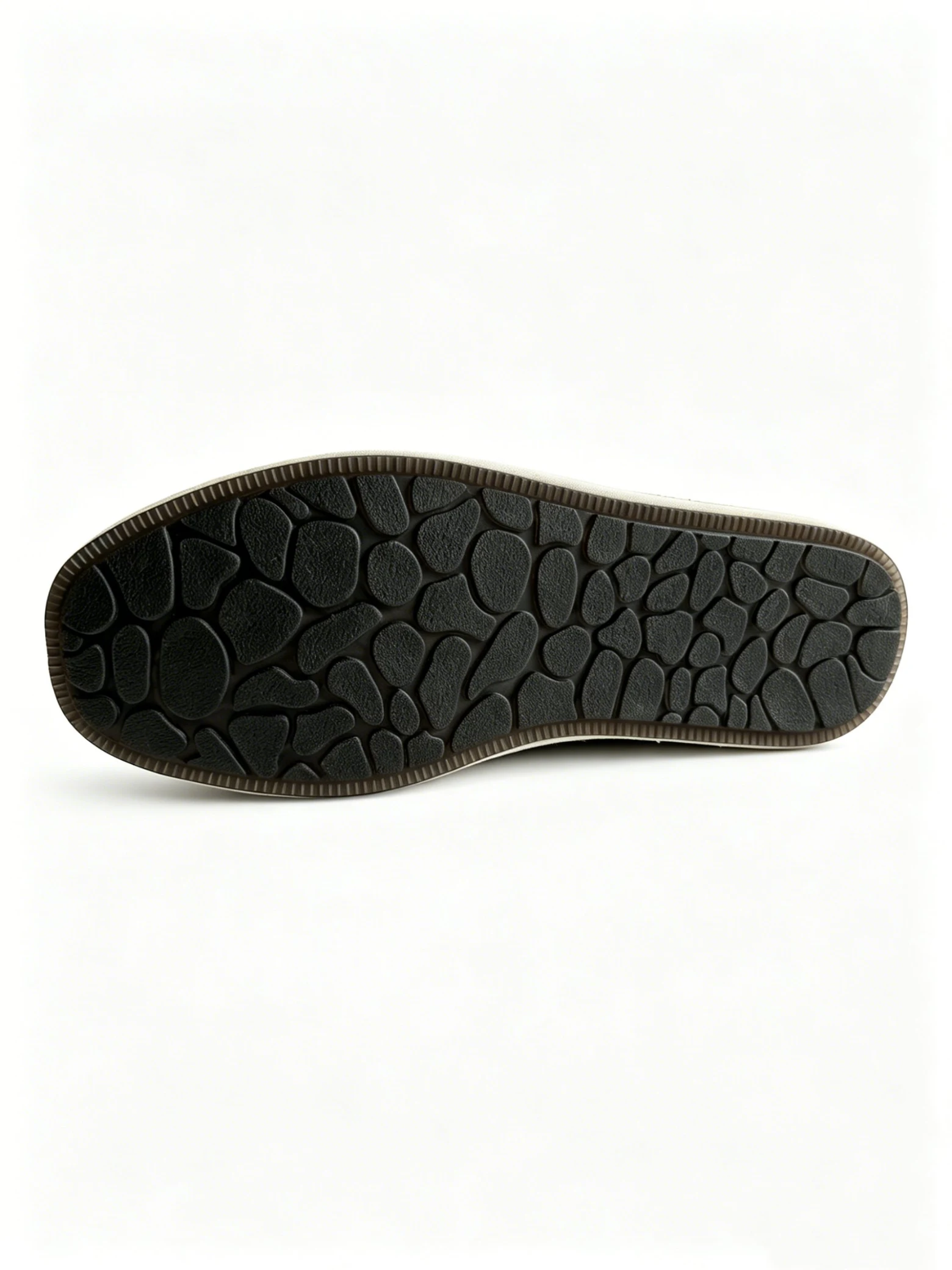 luno ln m4016 traditional chinese low top cotton shoes LUNO LN-M4016 traditional Chinese low-top cotton shoes sole view - featuring a durable dark brown rubber outsole with a distinctive pebble-like tread pattern designed for enhanced grip and slip resistance; the flexible construction ensures natural foot movement while providing reliable traction on various surfaces.