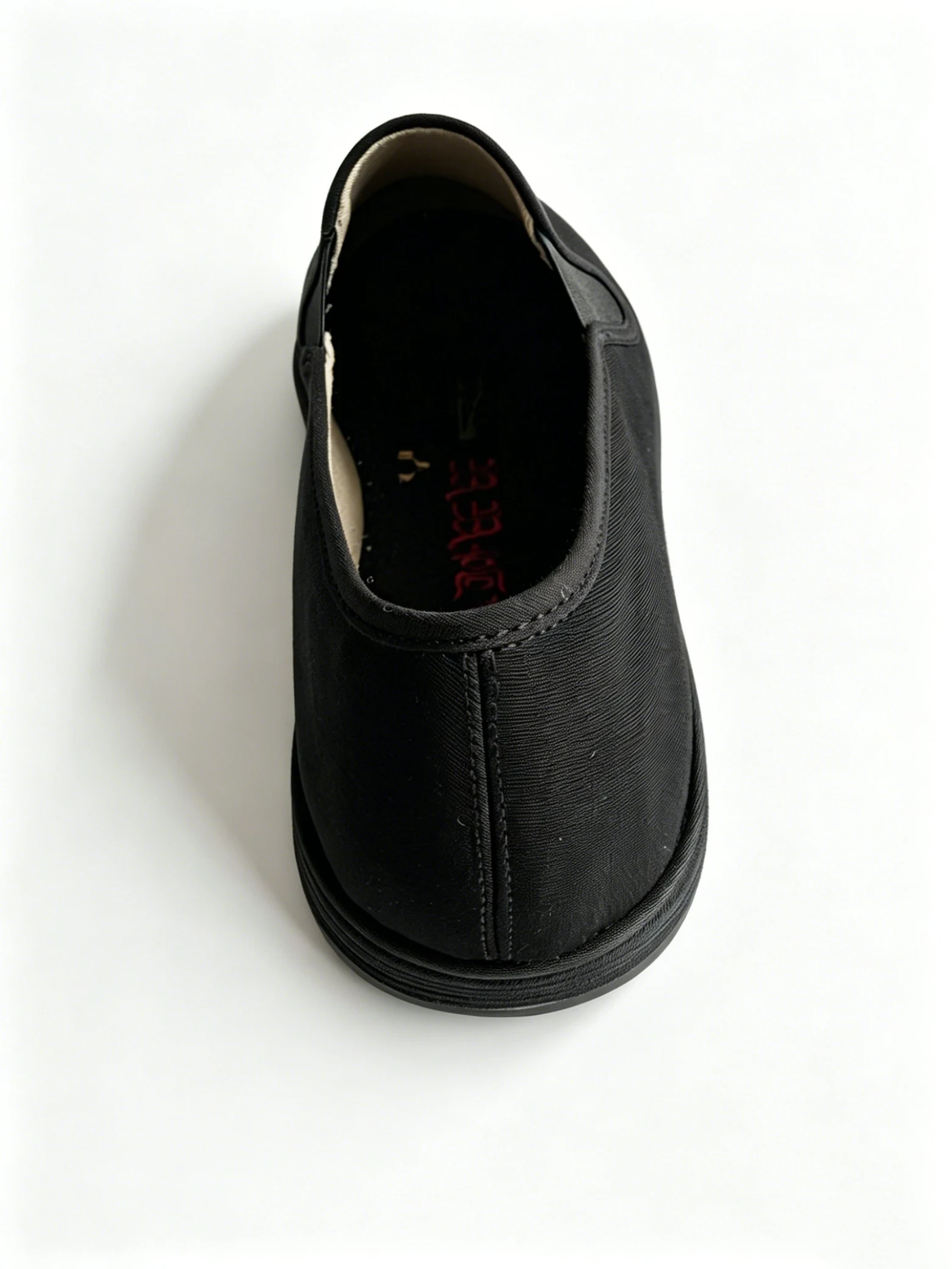 luno ln m4019 men's traditional chinese cloth shoes LUNO LN-M4019 men's traditional Chinese cloth shoes rear view - showcasing a textured black canvas upper with reinforced stitching along the heel counter, paired with a matching black rubber sole; the interior features a dark insole with red branding text, highlighting a durable and classic design suitable for everyday wear.