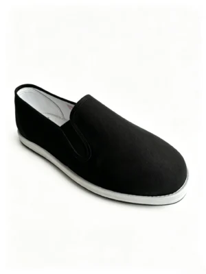 LUNO LN-M4027 traditional Chinese cloth shoes side view - featuring a sleek black canvas upper with elastic side panels for easy slip-on wear, and a white layered rubber sole; the interior reveals a quilted insole with embroidered mugwort leaves and red "Beijing Cloth Shoes" characters, emphasizing herbal comfort and cultural craftsmanship.