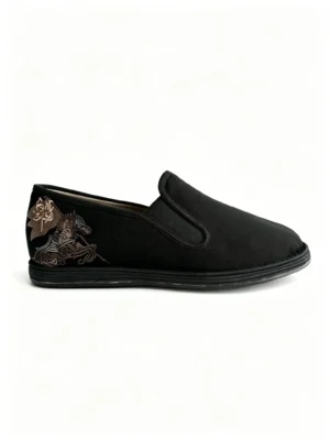 LUNO LN-M4032 traditional Chinese cloth shoes side view - black canvas upper with horse embroidery on heel, showcasing classic craftsmanship and cultural connotation.