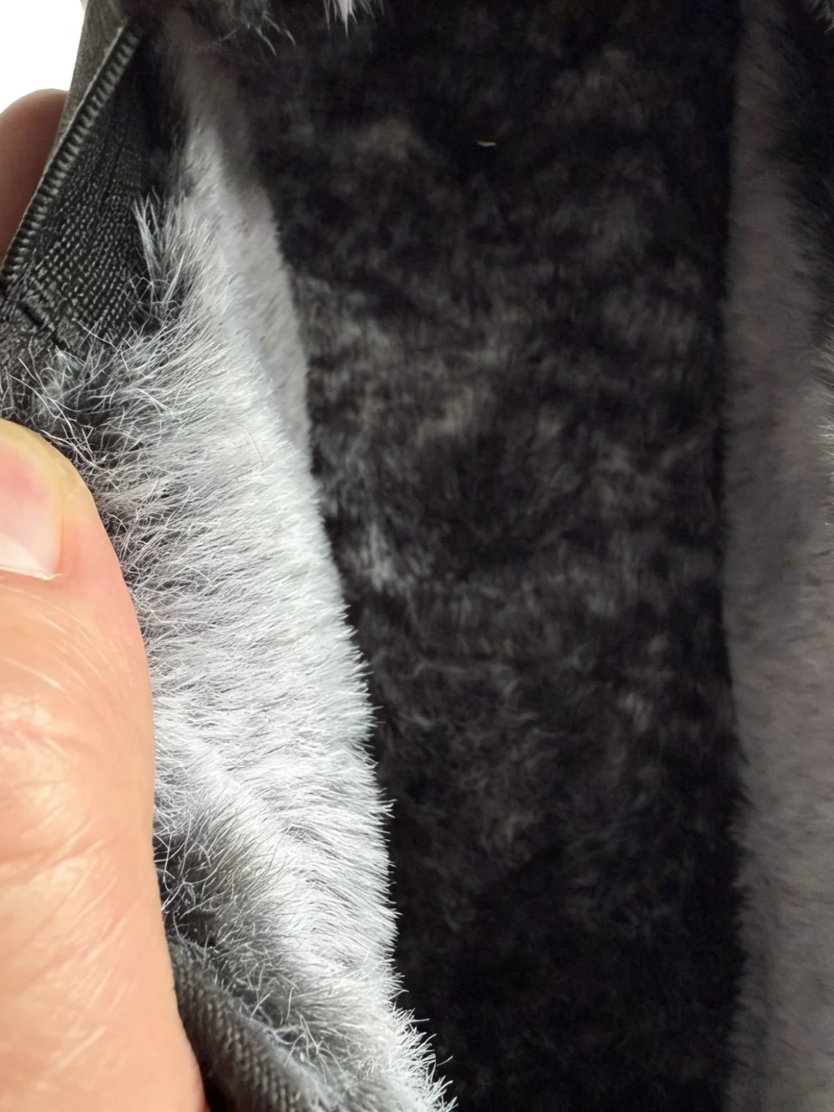 luno ln m4035 men's mid top cotton shoes rex rabbit fur lining Close-up of the plush rex rabbit fur lining inside LUNO LN-M4035 men's mid-top cotton shoes, highlighting its soft texture and warmth.