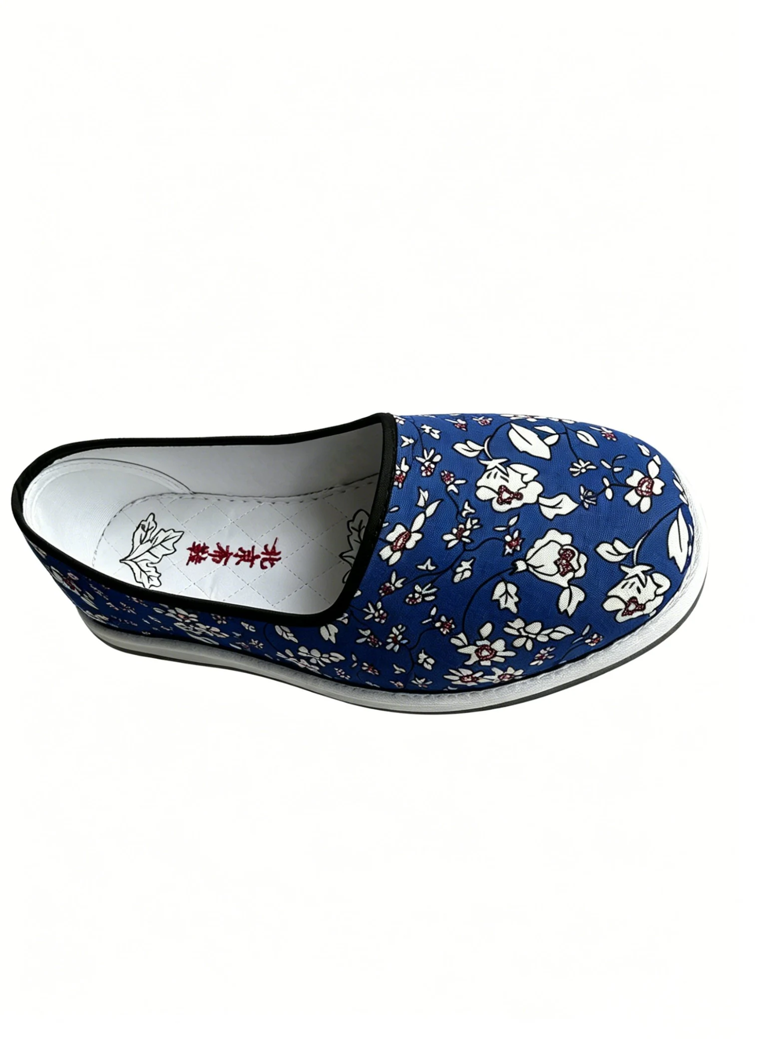 luno ln w4041 women's floral cloth shoes mugwort embroidered insole Angled side view of LUNO LN-W4041 women's floral cloth shoes - deep blue fabric upper with white and red floral print, black piping trim, and embroidered mugwort leaf with 'Beijing Cloth Shoes' character on the insole