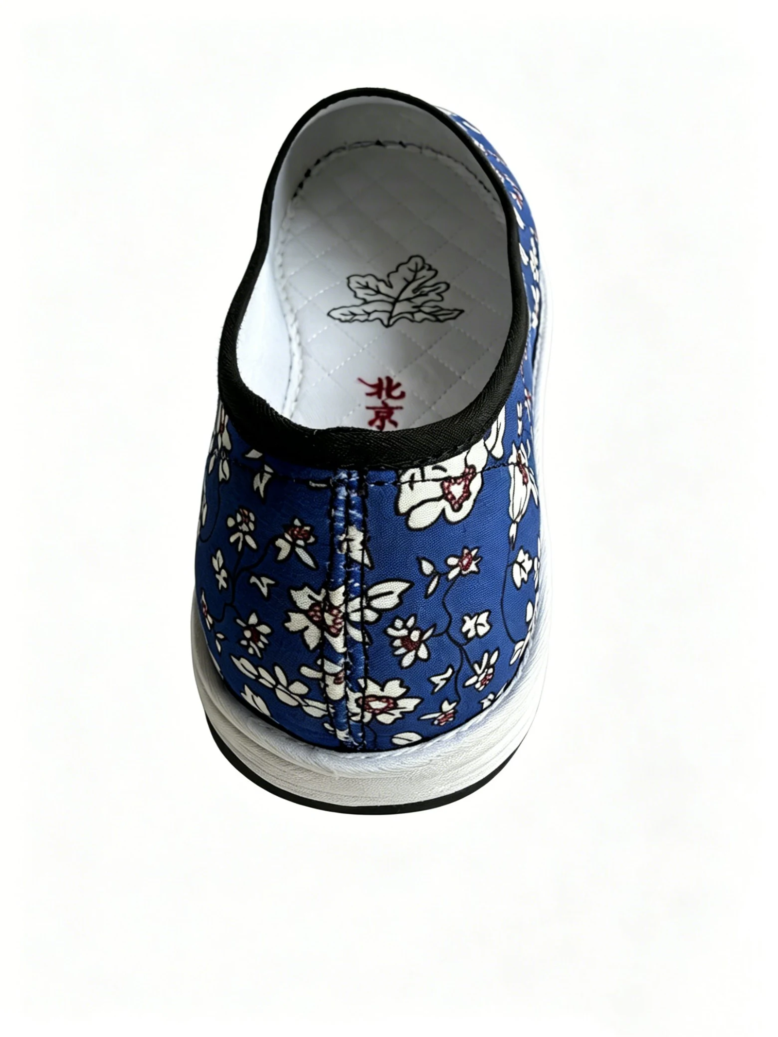 luno ln w4041 women's floral cloth shoes mugwort embroidered insole Rear view of LUNO LN-W4041 women's floral cloth shoes - blue fabric upper with white and red floral print, black piping trim, and embroidered mugwort leaf with 'Beijing' character on the insole